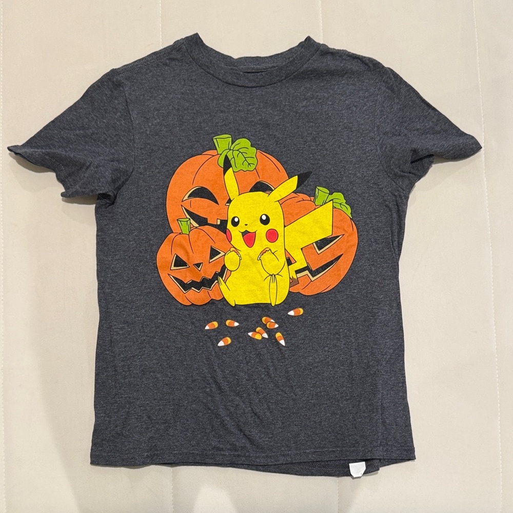 Pokémon Gray Pokémon T-Shirt with Pikachu and Pumpkins